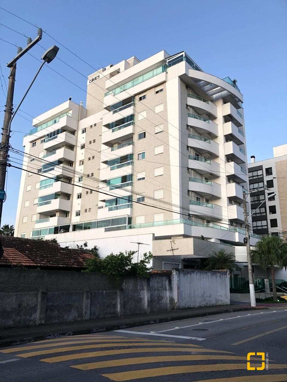 Apartamento com 124m², 5 quartos (sendo 2 suítes), 2 garagens, no bairro Balneário em Florianópolis