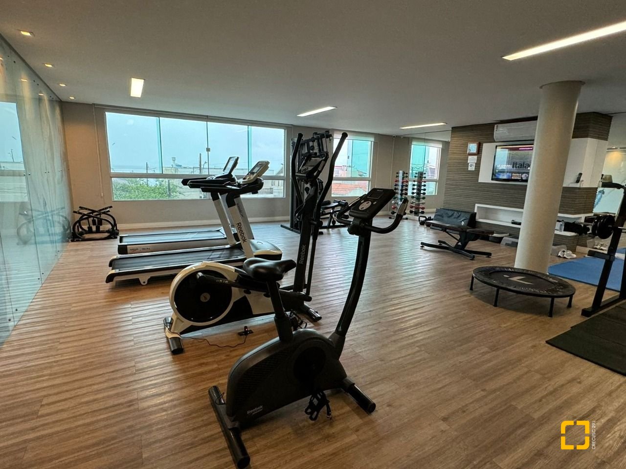 Apartamento com 124m², 5 quartos (sendo 2 suítes), 2 garagens, no bairro Balneário em Florianópolis