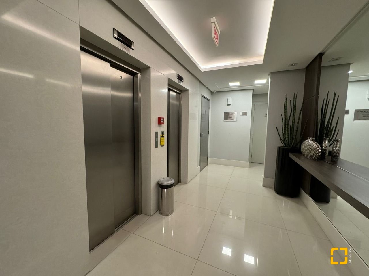 Apartamento com 124m², 5 quartos (sendo 2 suítes), 2 garagens, no bairro Balneário em Florianópolis