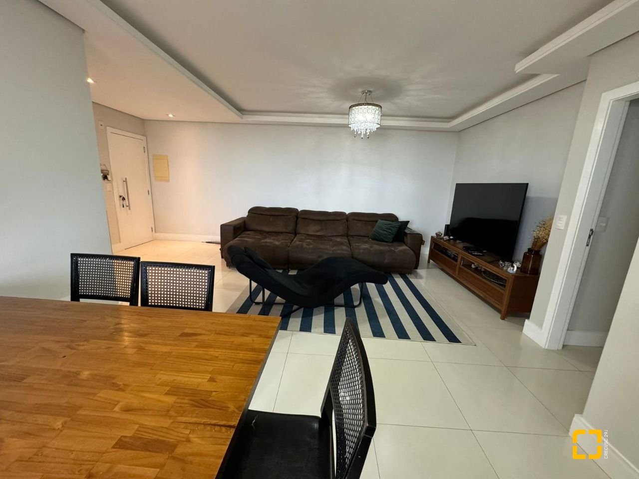 Apartamento com 124m², 5 quartos (sendo 2 suítes), 2 garagens, no bairro Balneário em Florianópolis