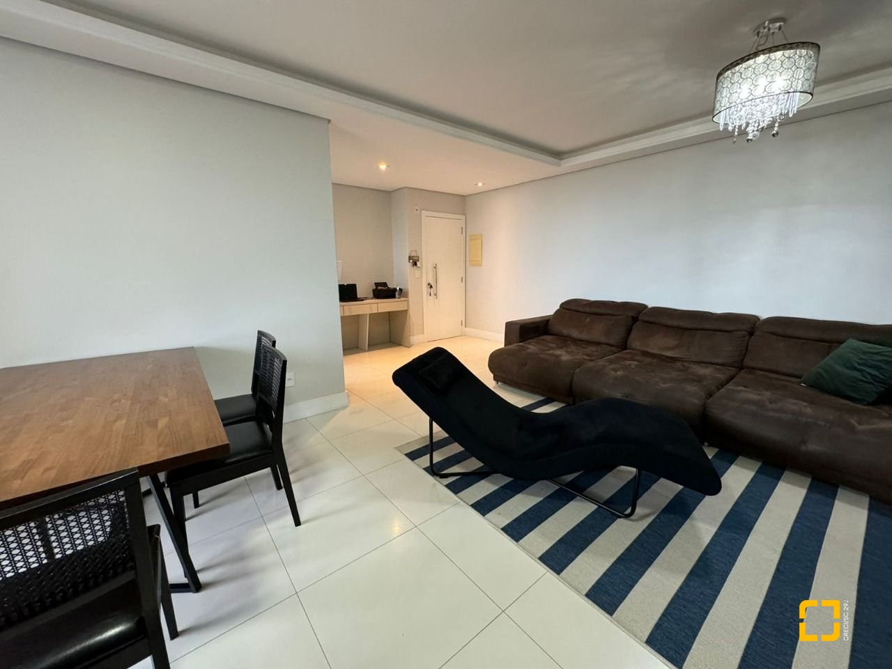 Apartamento com 124m², 5 quartos (sendo 2 suítes), 2 garagens, no bairro Balneário em Florianópolis