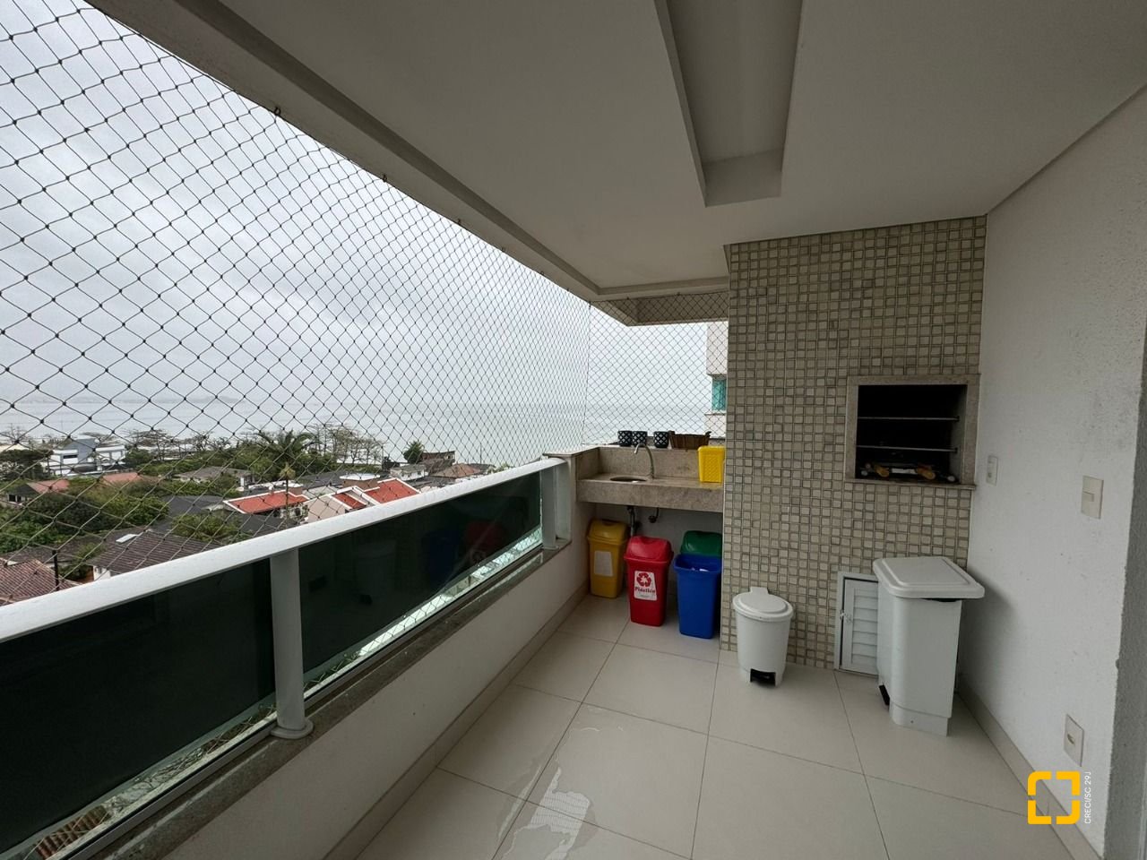 Apartamento com 124m², 5 quartos (sendo 2 suítes), 2 garagens, no bairro Balneário em Florianópolis