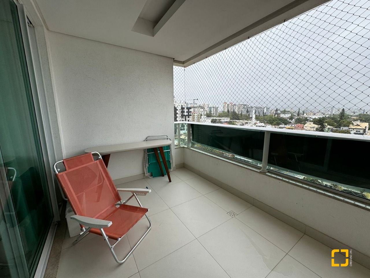 Apartamento com 124m², 5 quartos (sendo 2 suítes), 2 garagens, no bairro Balneário em Florianópolis