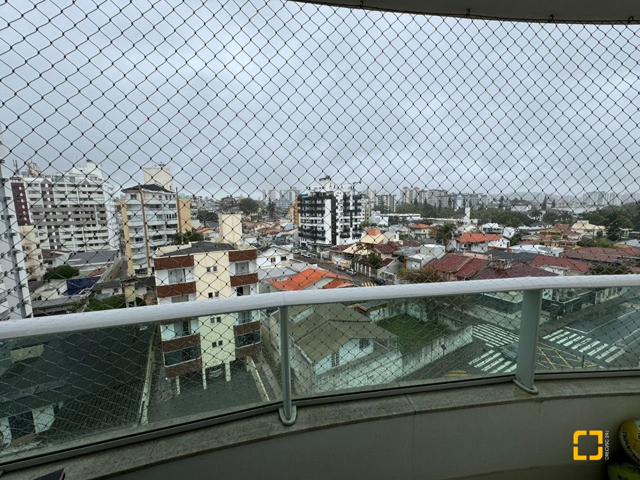 Apartamento com 124m², 5 quartos (sendo 2 suítes), 2 garagens, no bairro Balneário em Florianópolis