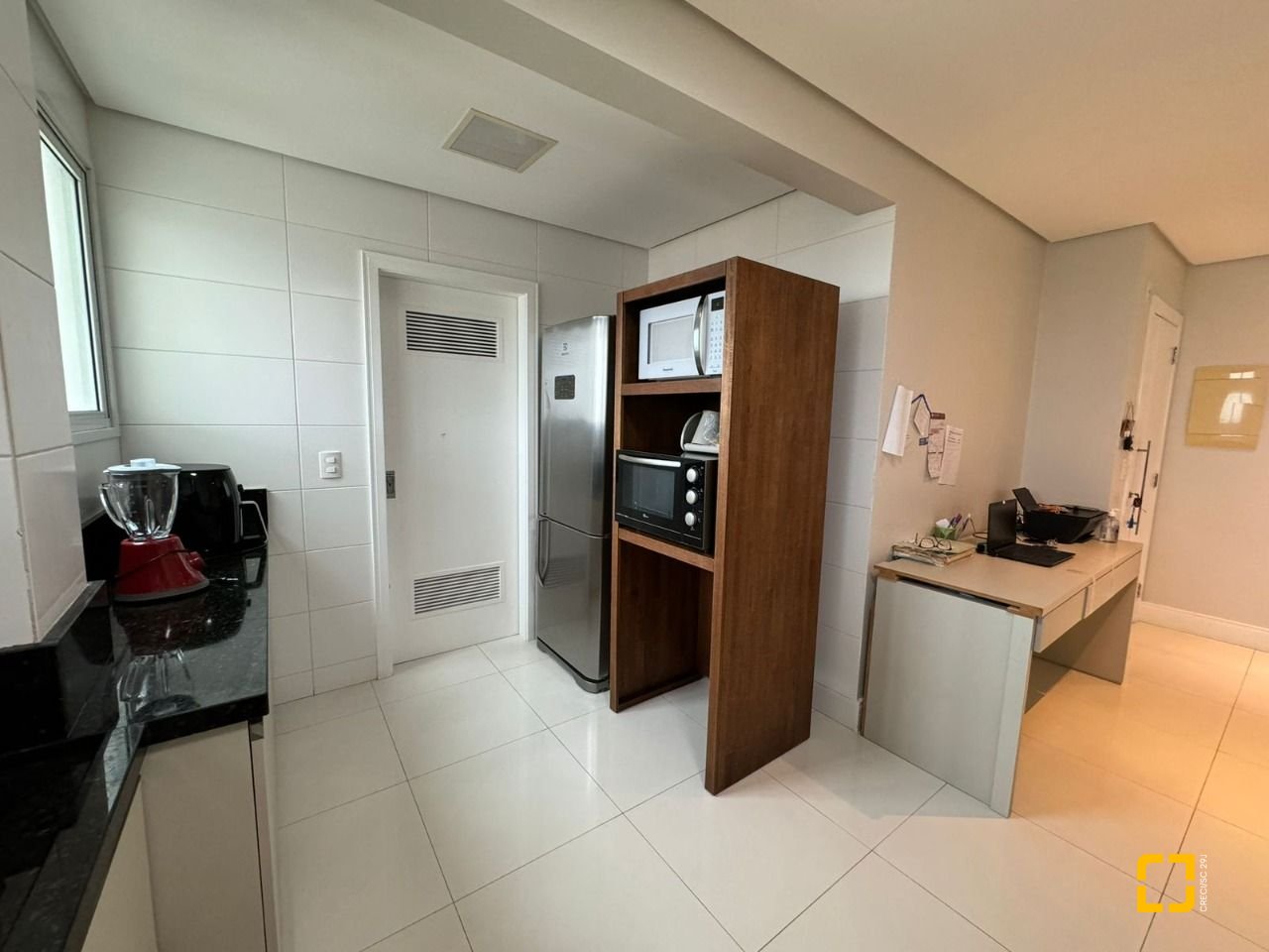 Apartamento com 124m², 5 quartos (sendo 2 suítes), 2 garagens, no bairro Balneário em Florianópolis