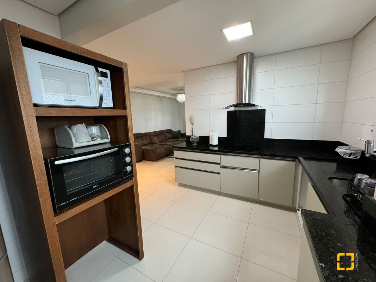 Apartamento com 124m², 5 quartos (sendo 2 suítes), 2 garagens, no bairro Balneário em Florianópolis