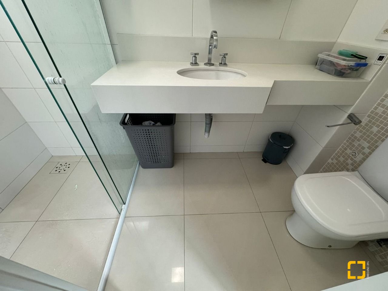 Apartamento com 124m², 5 quartos (sendo 2 suítes), 2 garagens, no bairro Balneário em Florianópolis