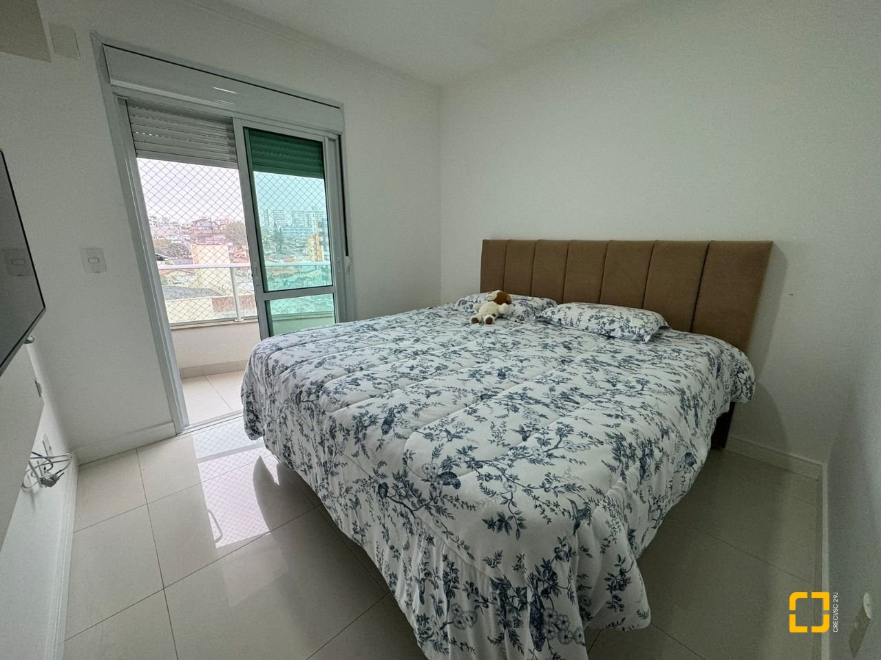 Apartamento com 124m², 5 quartos (sendo 2 suítes), 2 garagens, no bairro Balneário em Florianópolis