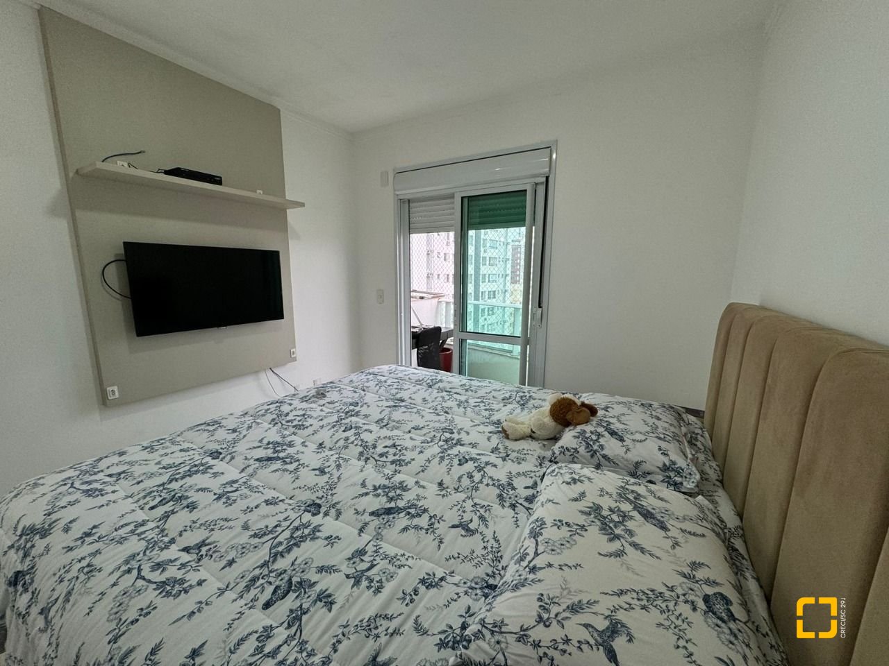 Apartamento com 124m², 5 quartos (sendo 2 suítes), 2 garagens, no bairro Balneário em Florianópolis
