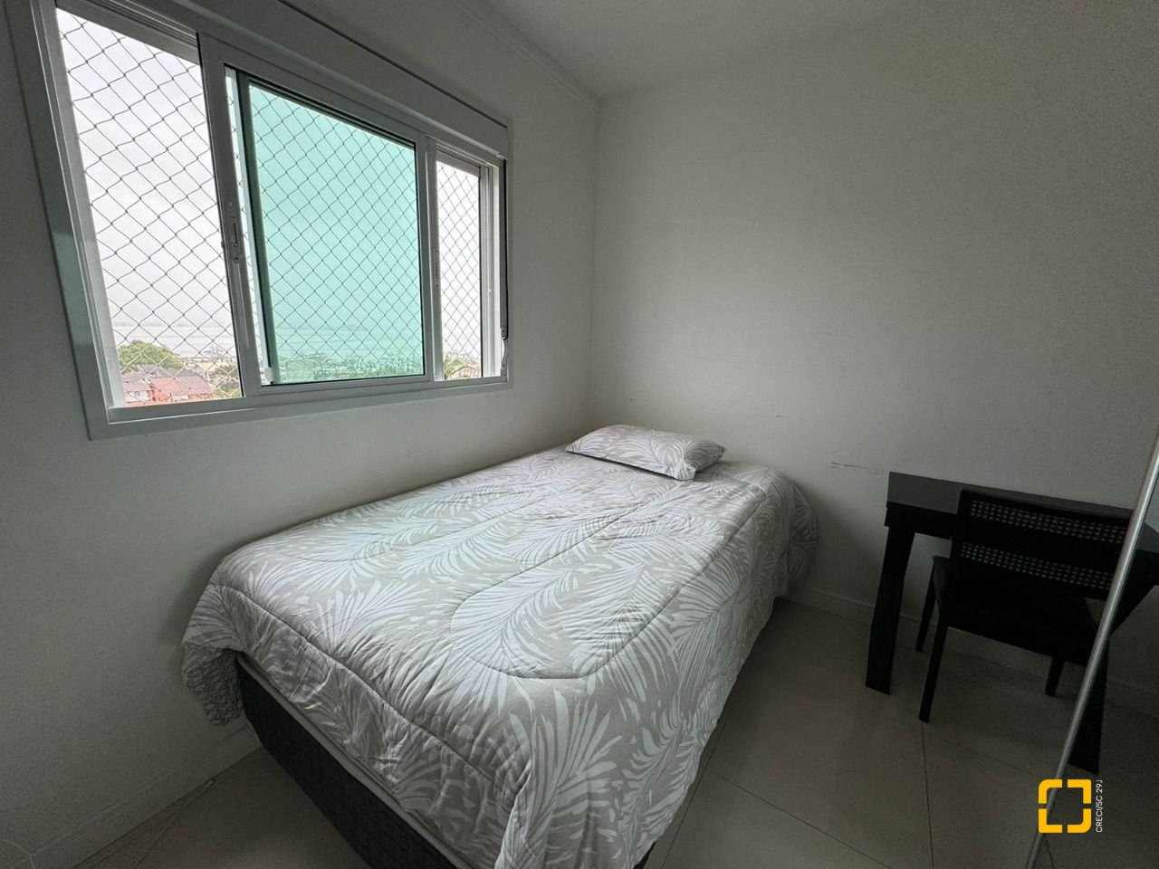 Apartamento com 124m², 5 quartos (sendo 2 suítes), 2 garagens, no bairro Balneário em Florianópolis