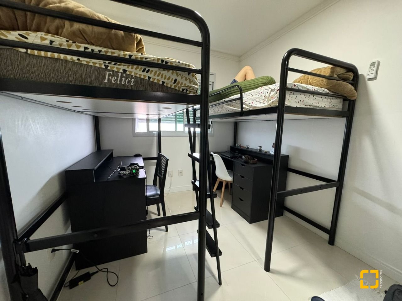 Apartamento com 124m², 5 quartos (sendo 2 suítes), 2 garagens, no bairro Balneário em Florianópolis