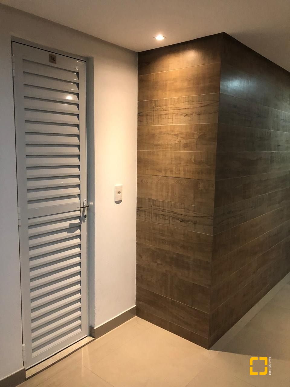 Apartamento com 124m², 5 quartos (sendo 2 suítes), 2 garagens, no bairro Balneário em Florianópolis