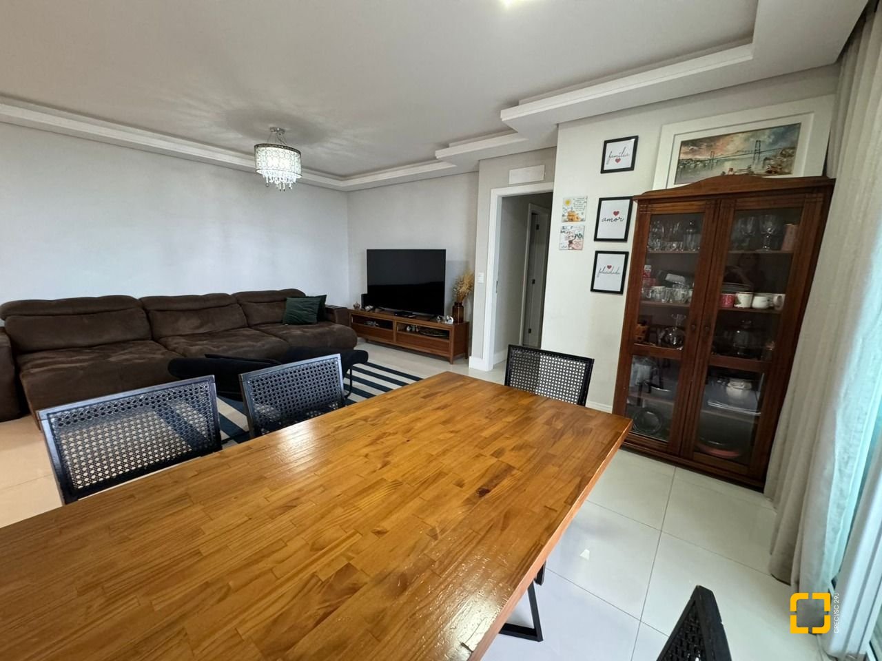 Apartamento com 124m², 5 quartos (sendo 2 suítes), 2 garagens, no bairro Balneário em Florianópolis