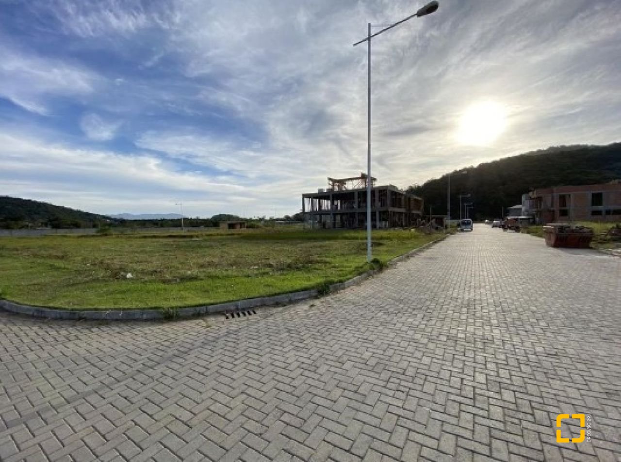 Casa com 160m², 6 quartos (sendo 3 suítes), 2 garagens, no bairro Rio Tavares em Florianópolis
