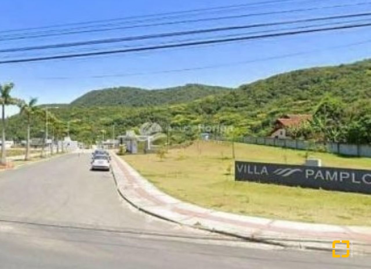 Casa com 160m², 6 quartos (sendo 3 suítes), 2 garagens, no bairro Rio Tavares em Florianópolis