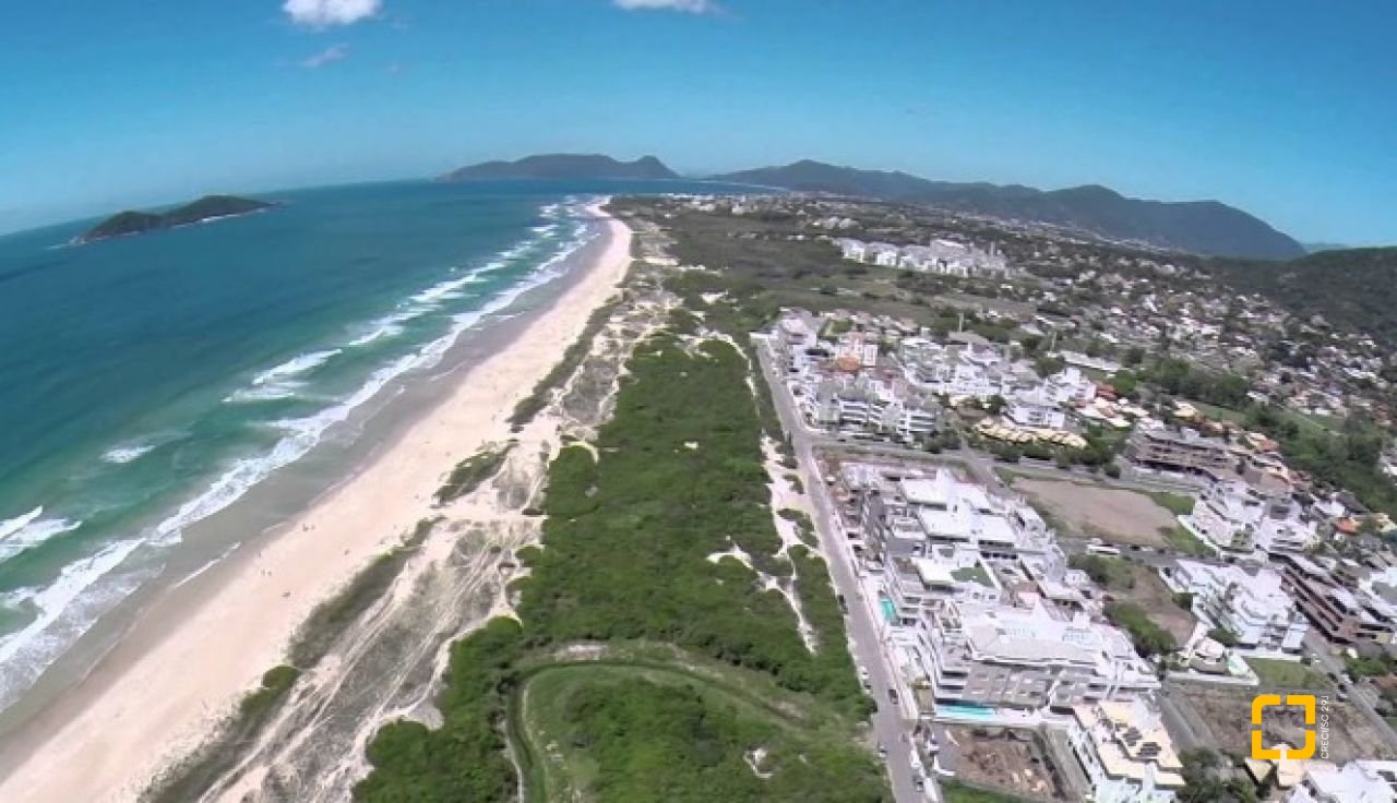 Casa com 160m², 6 quartos (sendo 3 suítes), 2 garagens, no bairro Rio Tavares em Florianópolis