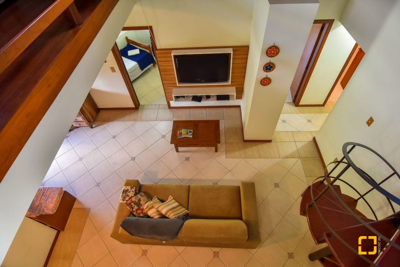 Casa com 320m², 4 quartos (sendo 3 suítes), 4 garagens, no bairro Ribeirão da Ilha em Florianópolis