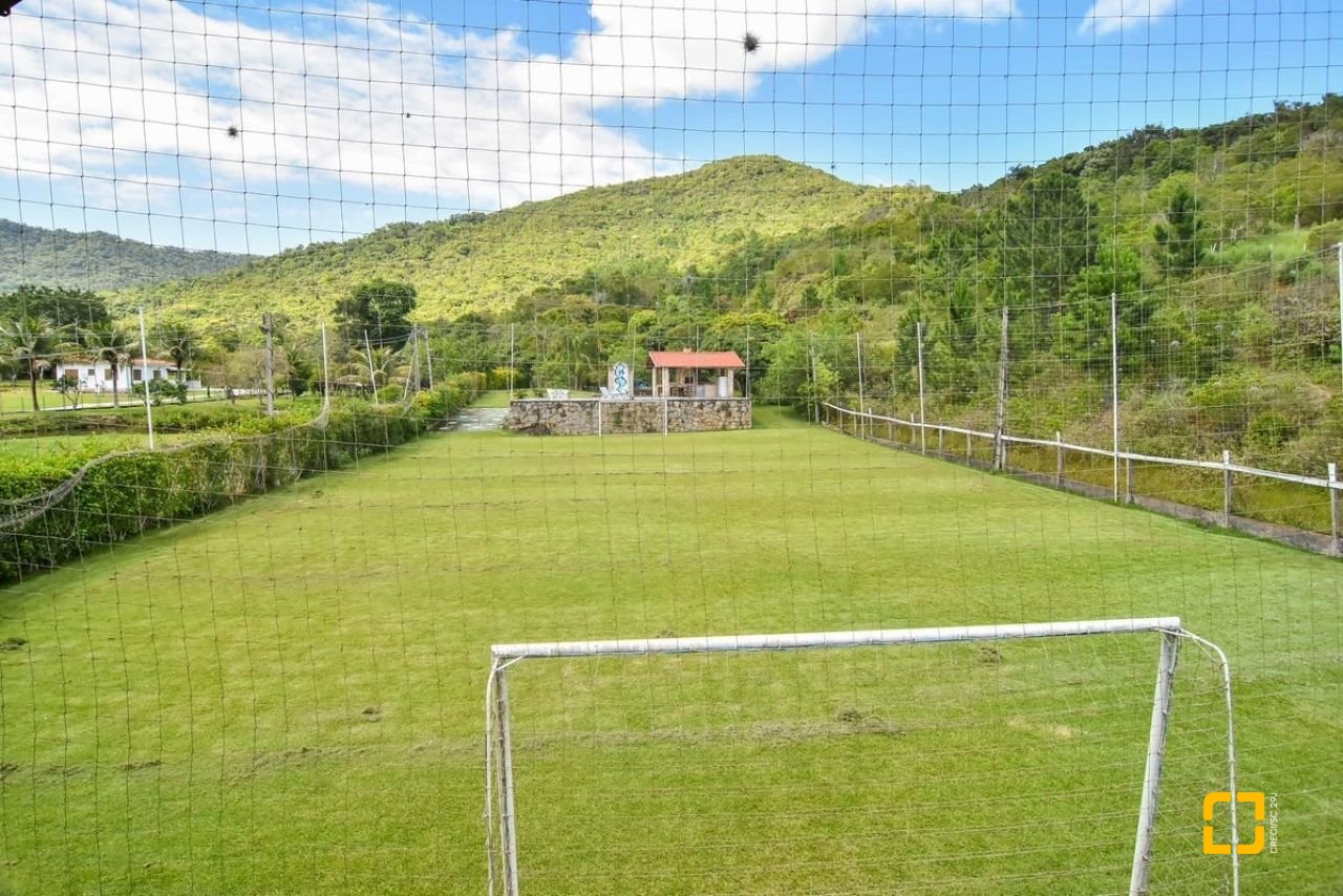 Casa com 320m², 4 quartos (sendo 3 suítes), 4 garagens, no bairro Ribeirão da Ilha em Florianópolis