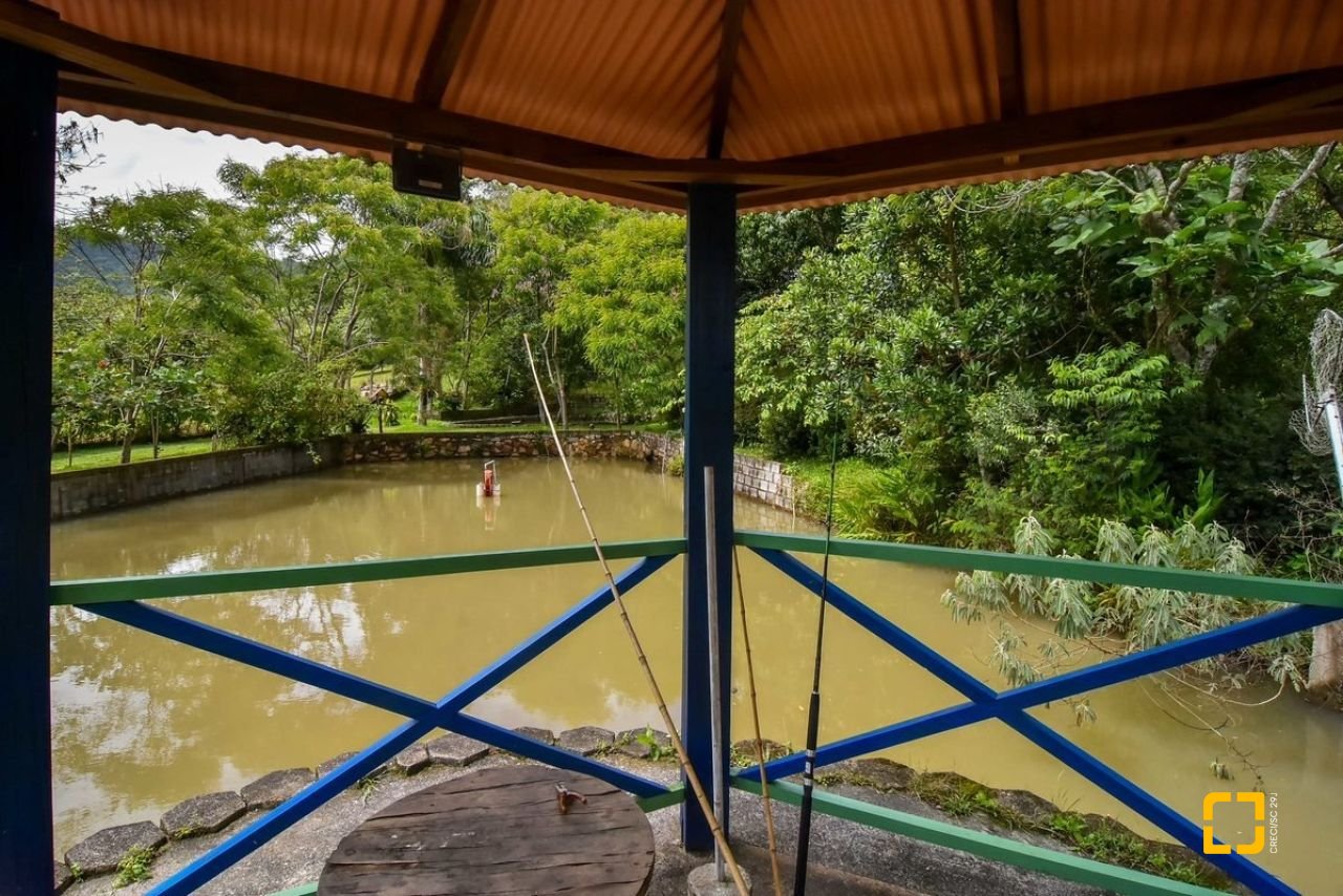 Casa com 320m², 4 quartos (sendo 3 suítes), 4 garagens, no bairro Ribeirão da Ilha em Florianópolis