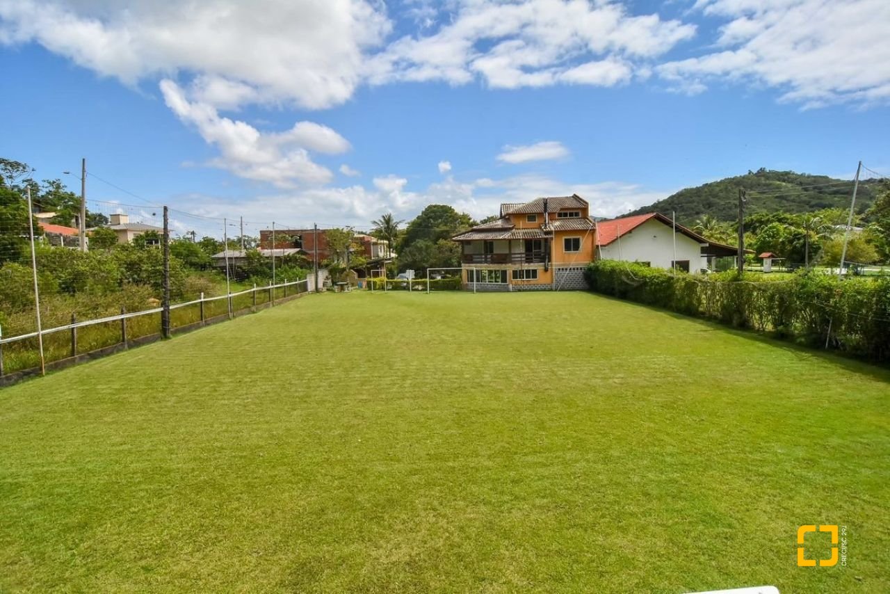 Casa com 320m², 4 quartos (sendo 3 suítes), 4 garagens, no bairro Ribeirão da Ilha em Florianópolis