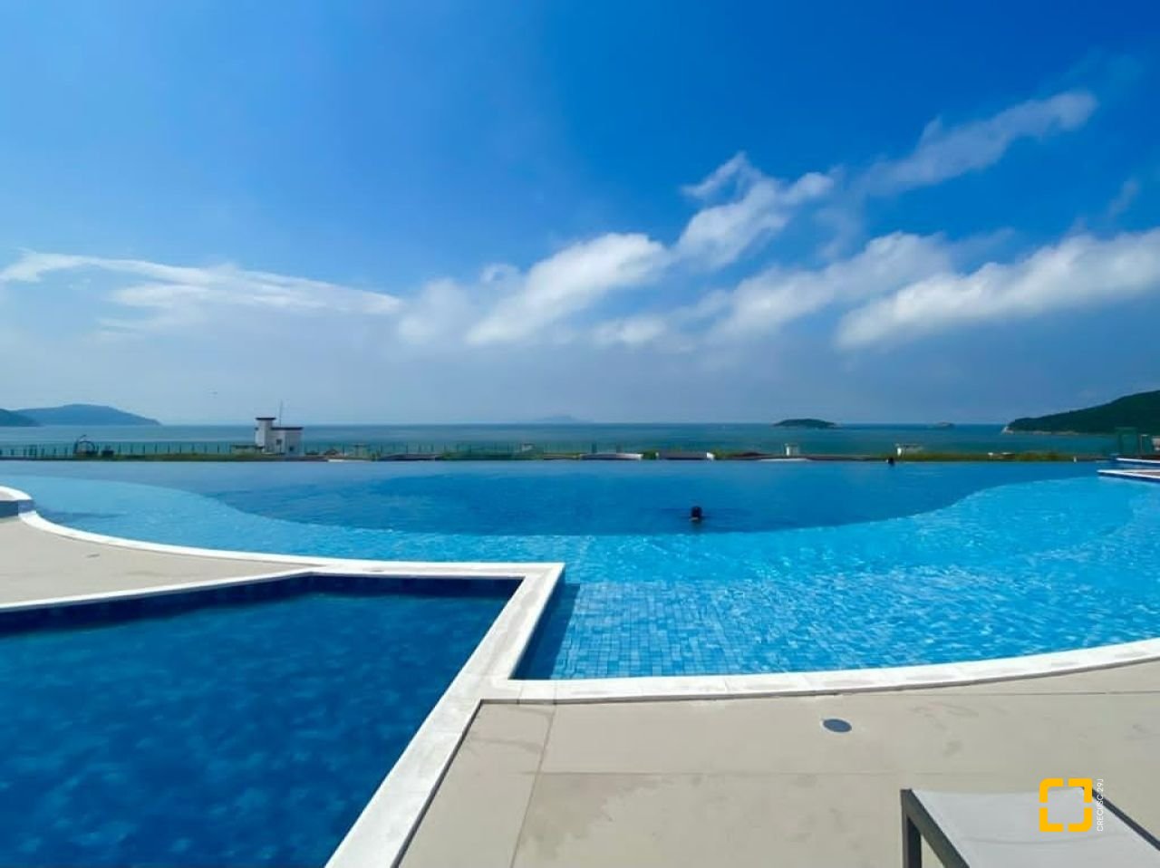 Cobertura com 235m², 6 quartos (sendo 3 suítes), 3 garagens, no bairro Ingleses em Florianópolis
