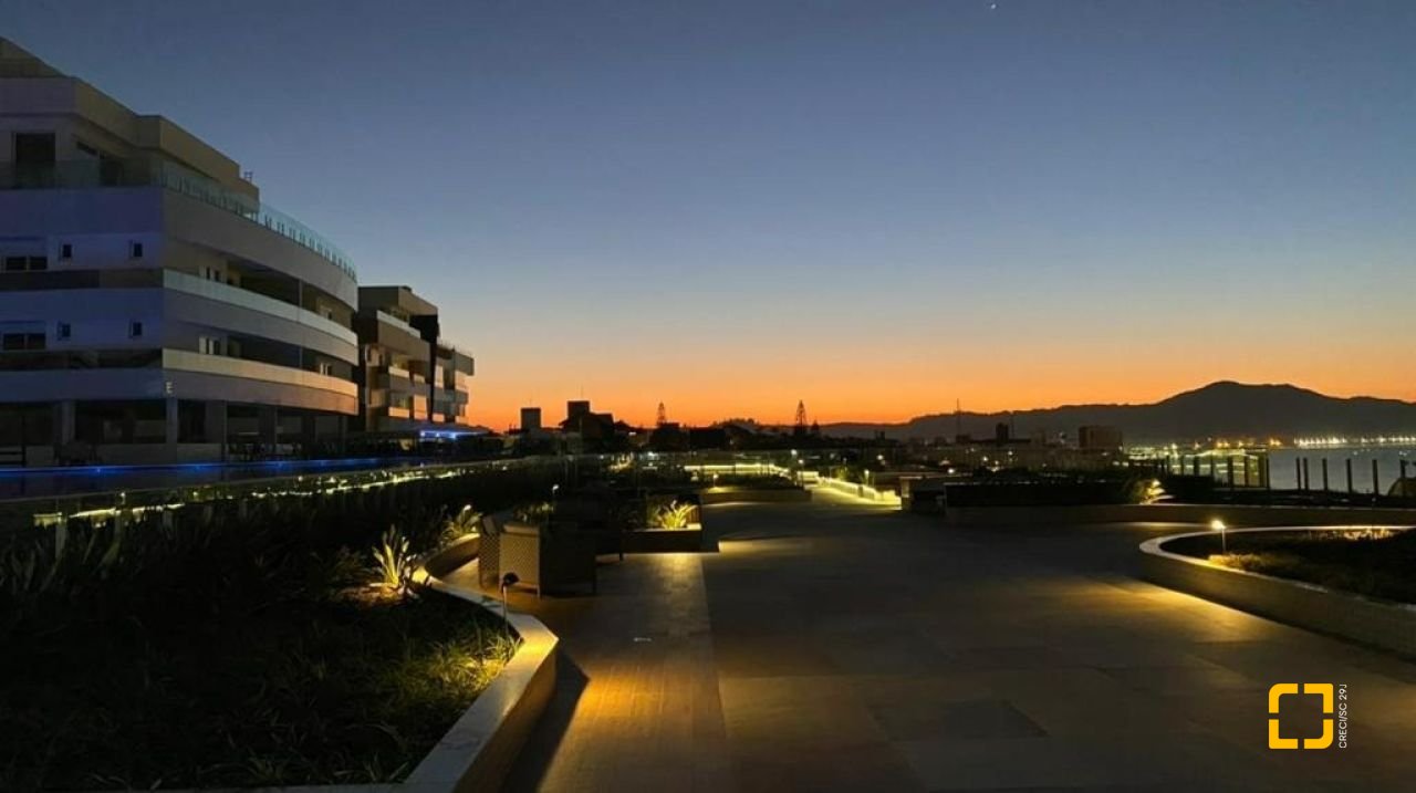 Cobertura com 235m², 6 quartos (sendo 3 suítes), 3 garagens, no bairro Ingleses em Florianópolis