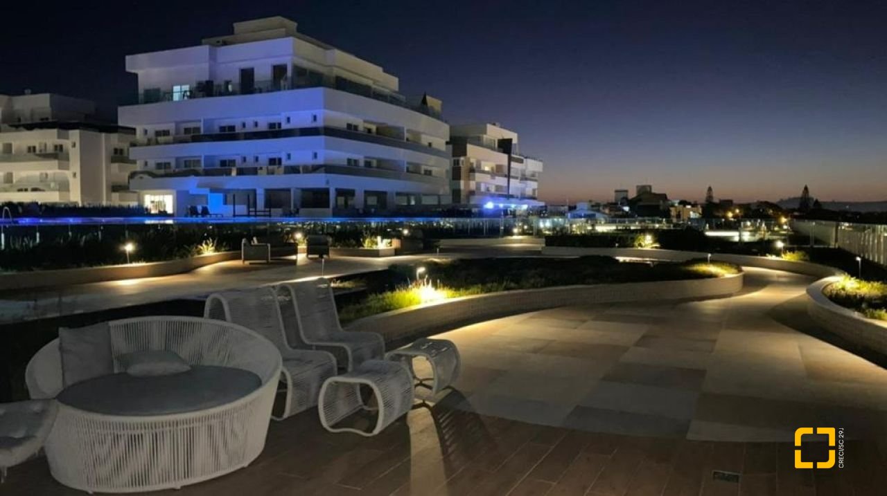 Cobertura com 235m², 6 quartos (sendo 3 suítes), 3 garagens, no bairro Ingleses em Florianópolis
