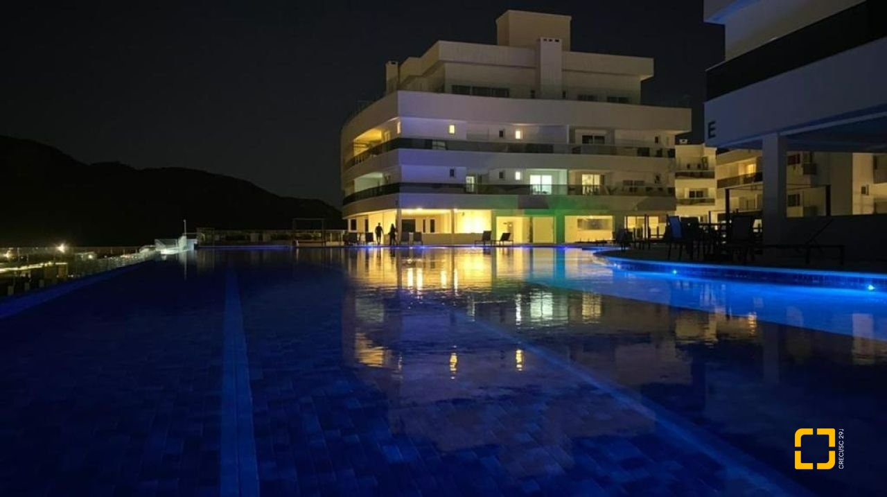 Cobertura com 235m², 6 quartos (sendo 3 suítes), 3 garagens, no bairro Ingleses em Florianópolis