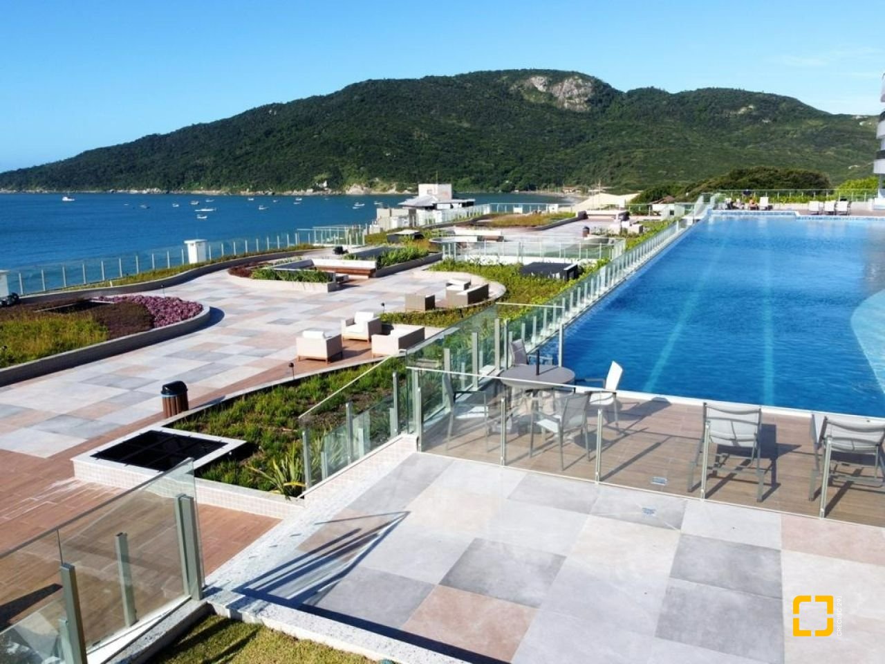 Cobertura com 235m², 6 quartos (sendo 3 suítes), 3 garagens, no bairro Ingleses em Florianópolis