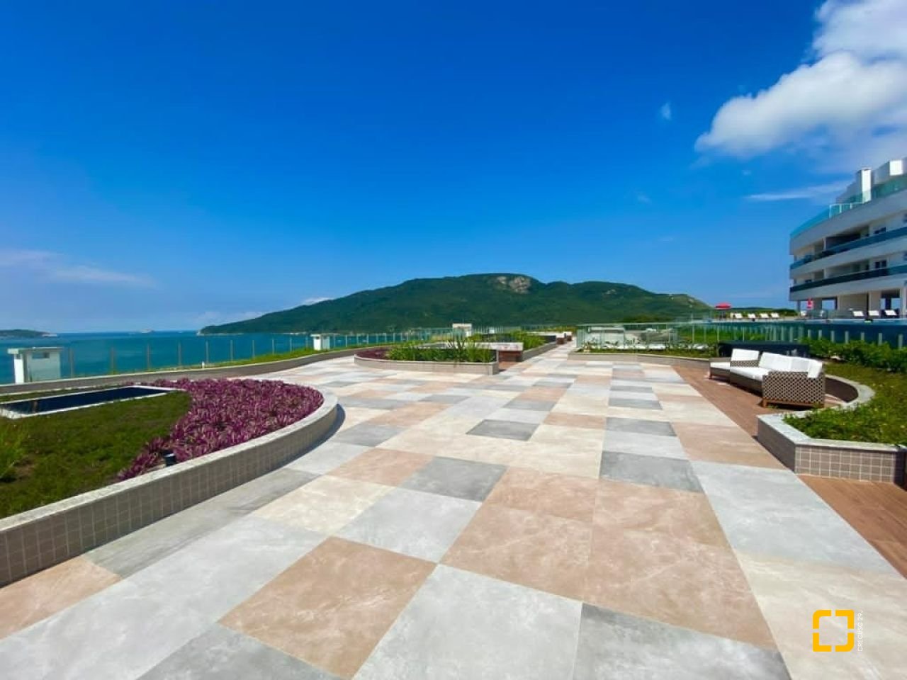Cobertura com 235m², 6 quartos (sendo 3 suítes), 3 garagens, no bairro Ingleses em Florianópolis