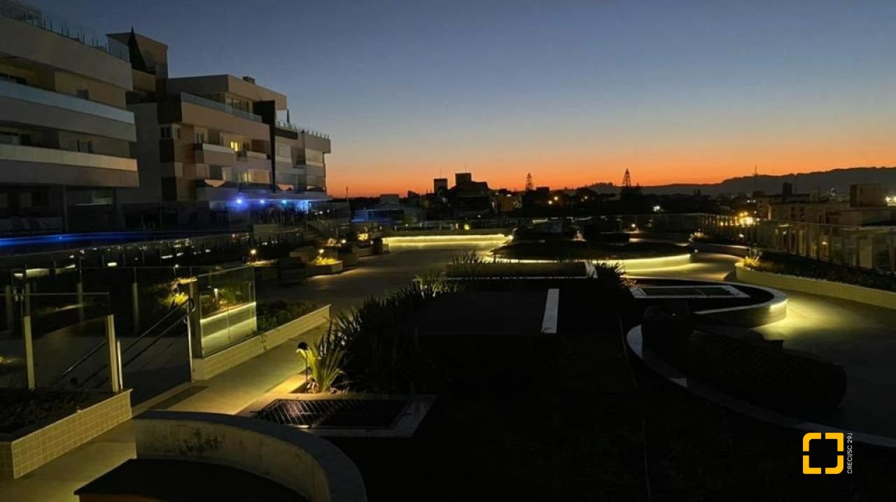 Cobertura com 235m², 6 quartos (sendo 3 suítes), 3 garagens, no bairro Ingleses em Florianópolis