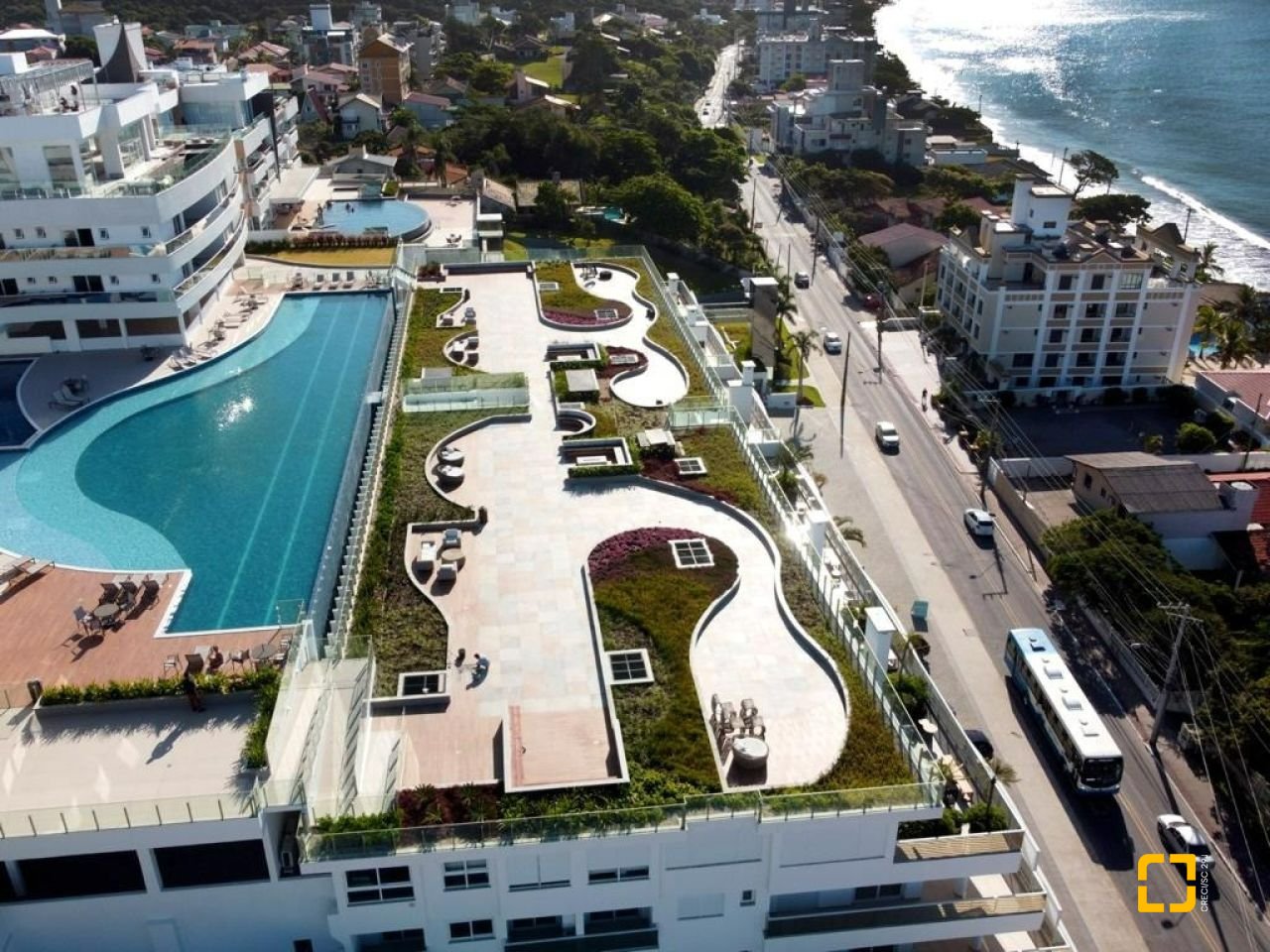Cobertura com 235m², 6 quartos (sendo 3 suítes), 3 garagens, no bairro Ingleses em Florianópolis