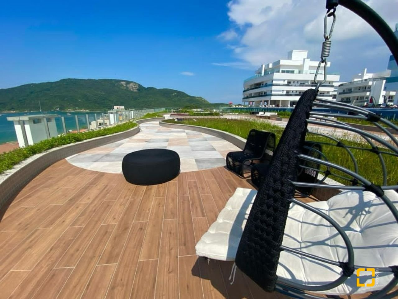 Cobertura com 235m², 6 quartos (sendo 3 suítes), 3 garagens, no bairro Ingleses em Florianópolis