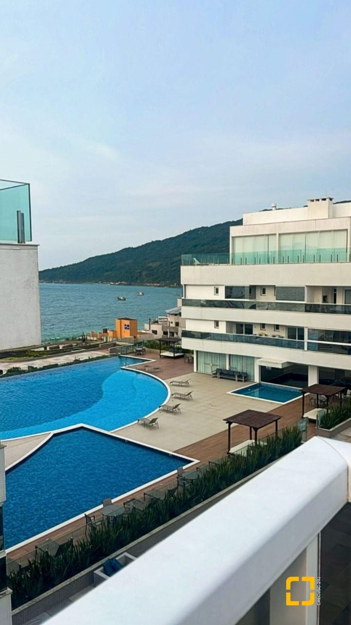 Cobertura com 235m², 6 quartos (sendo 3 suítes), 3 garagens, no bairro Ingleses em Florianópolis
