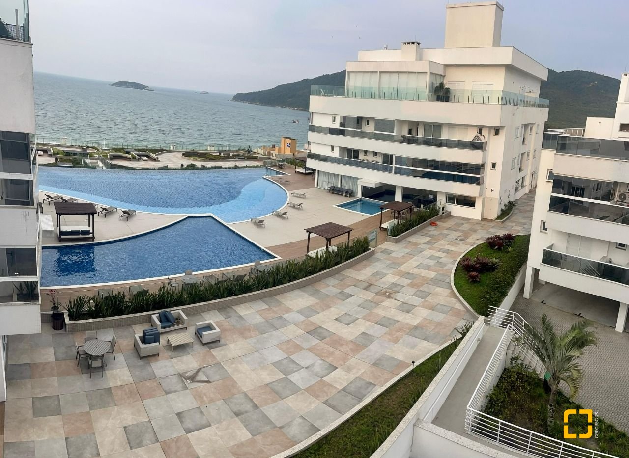 Cobertura com 235m², 6 quartos (sendo 3 suítes), 3 garagens, no bairro Ingleses em Florianópolis