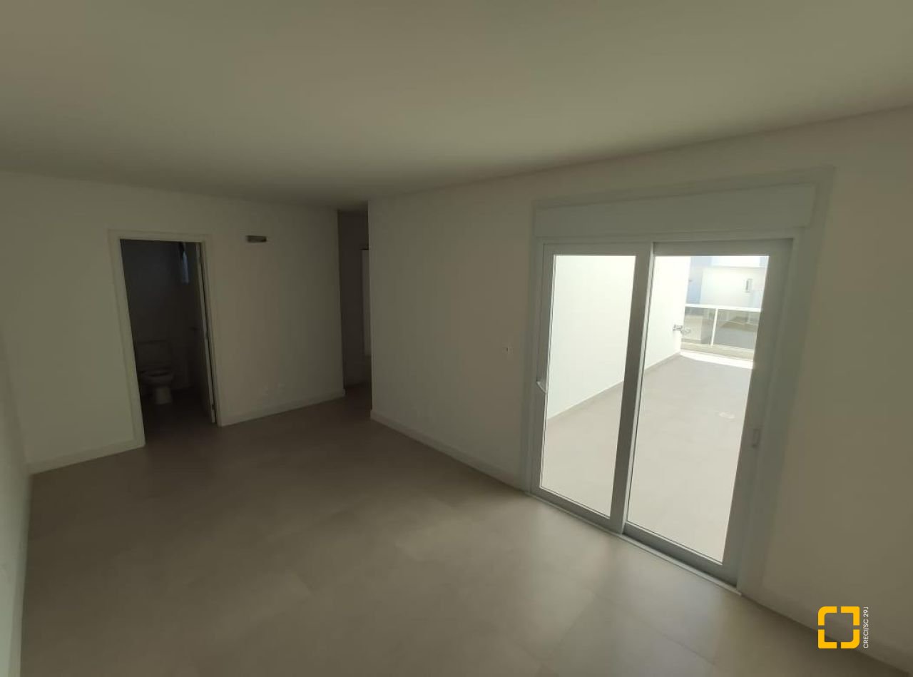 Cobertura com 235m², 6 quartos (sendo 3 suítes), 3 garagens, no bairro Ingleses em Florianópolis