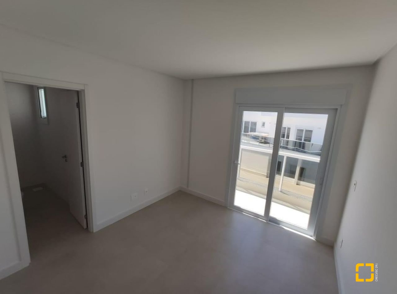 Cobertura com 235m², 6 quartos (sendo 3 suítes), 3 garagens, no bairro Ingleses em Florianópolis