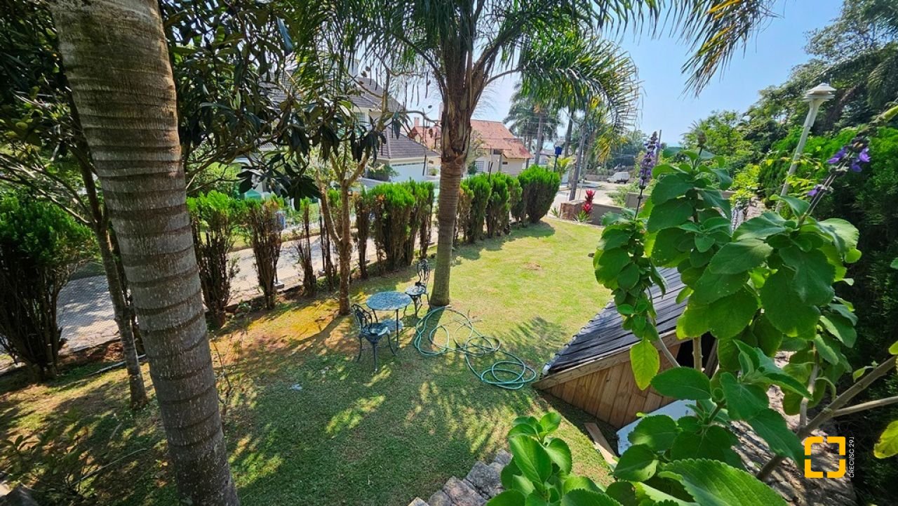 Casa com 450m², 4 quartos (sendo 4 suítes), 8 garagens, no bairro Praia Brava em Florianópolis