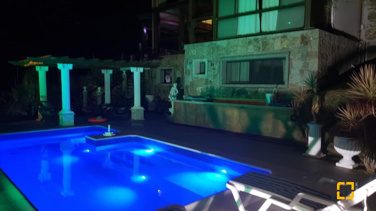 Casa com 450m², 4 quartos (sendo 4 suítes), 8 garagens, no bairro Praia Brava em Florianópolis