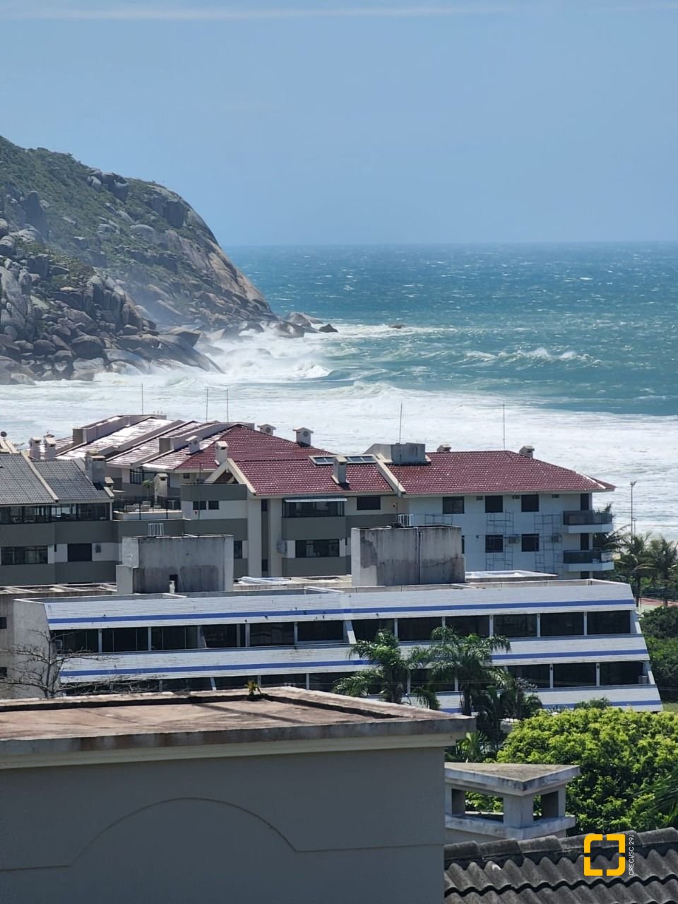 Casa com 450m², 4 quartos (sendo 4 suítes), 8 garagens, no bairro Praia Brava em Florianópolis