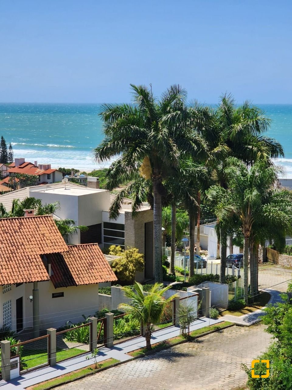 Casa com 450m², 4 quartos (sendo 4 suítes), 8 garagens, no bairro Praia Brava em Florianópolis
