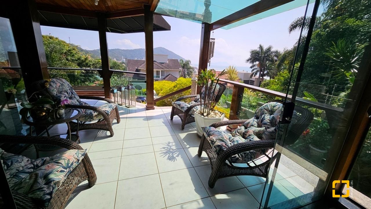 Casa com 450m², 4 quartos (sendo 4 suítes), 8 garagens, no bairro Praia Brava em Florianópolis