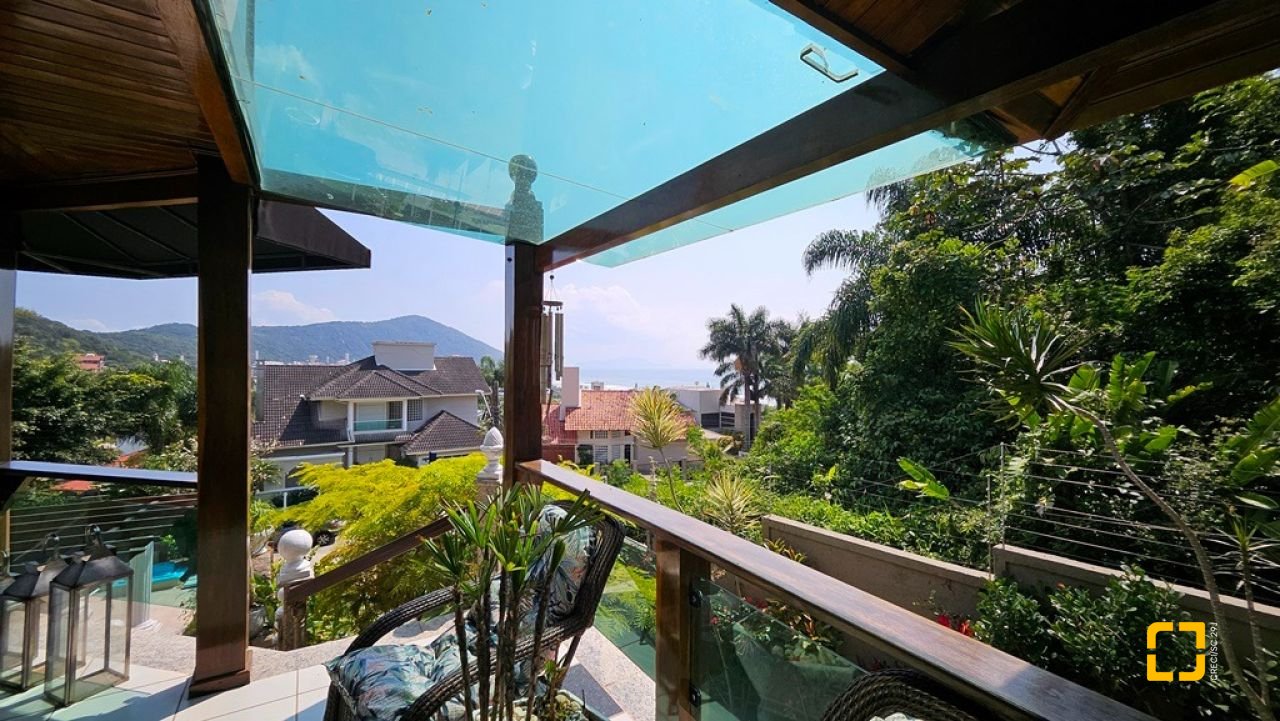 Casa com 450m², 4 quartos (sendo 4 suítes), 8 garagens, no bairro Praia Brava em Florianópolis