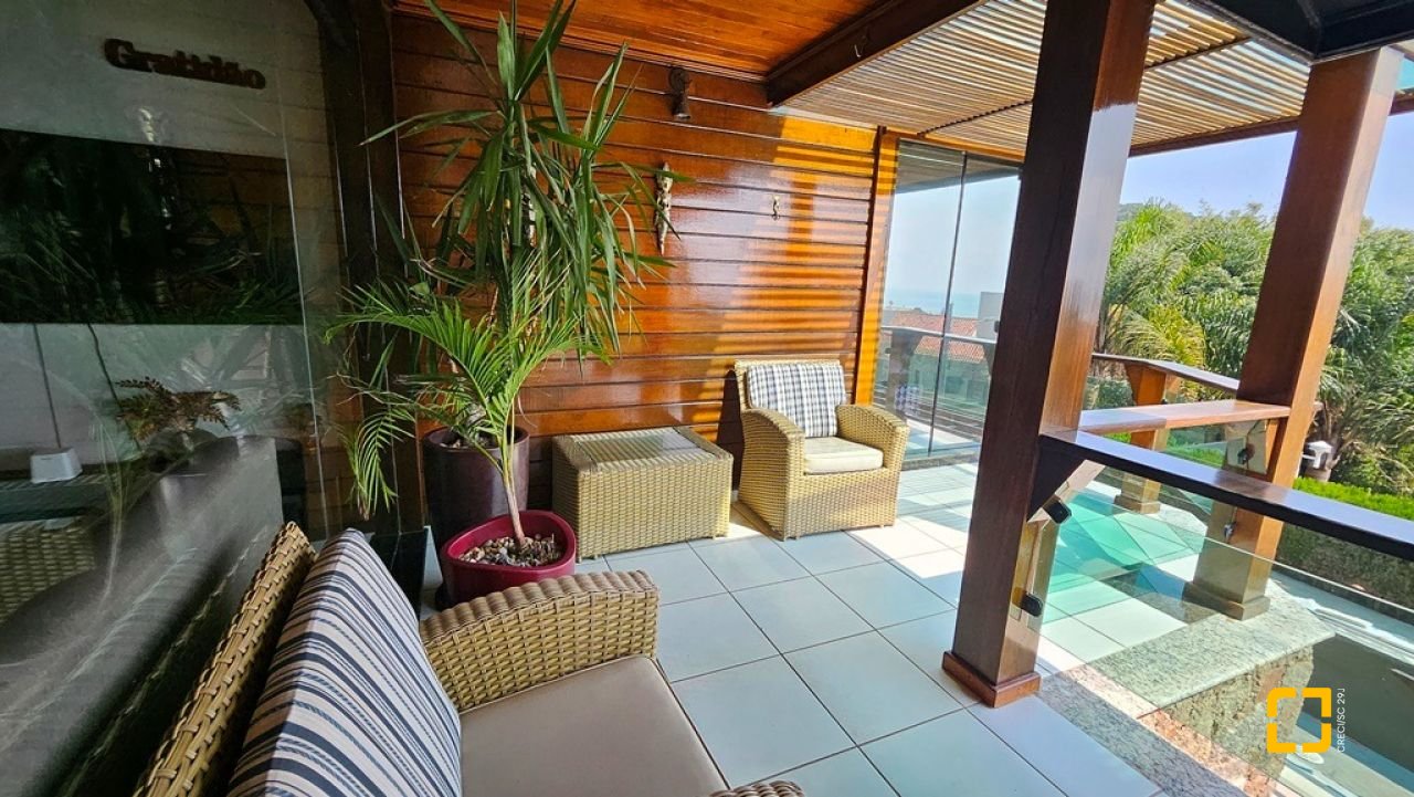 Casa com 450m², 4 quartos (sendo 4 suítes), 8 garagens, no bairro Praia Brava em Florianópolis