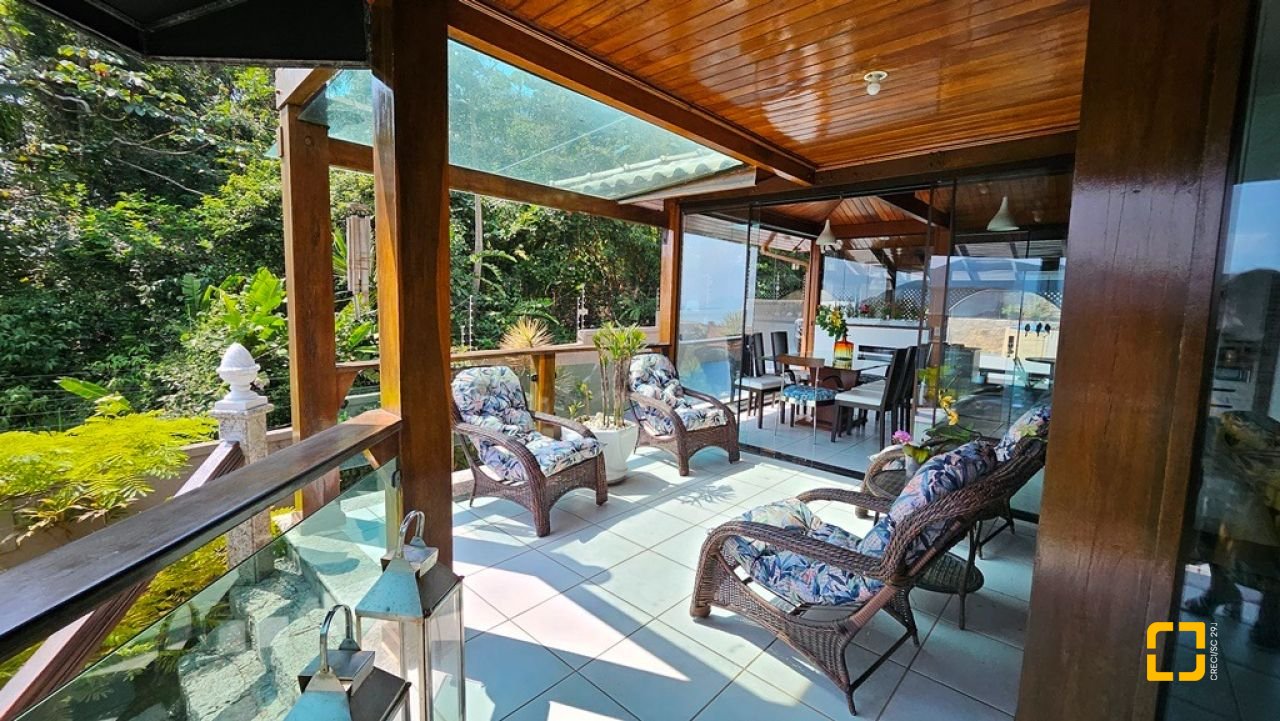 Casa com 450m², 4 quartos (sendo 4 suítes), 8 garagens, no bairro Praia Brava em Florianópolis