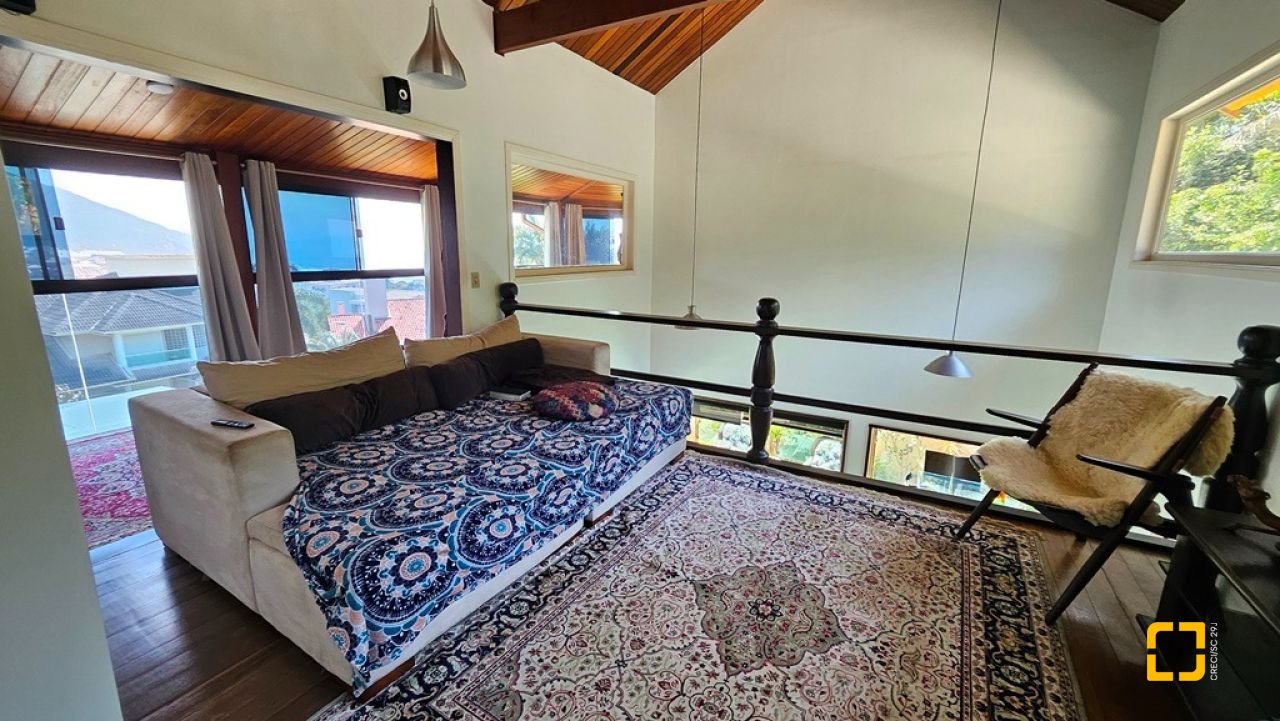Casa com 450m², 4 quartos (sendo 4 suítes), 8 garagens, no bairro Praia Brava em Florianópolis