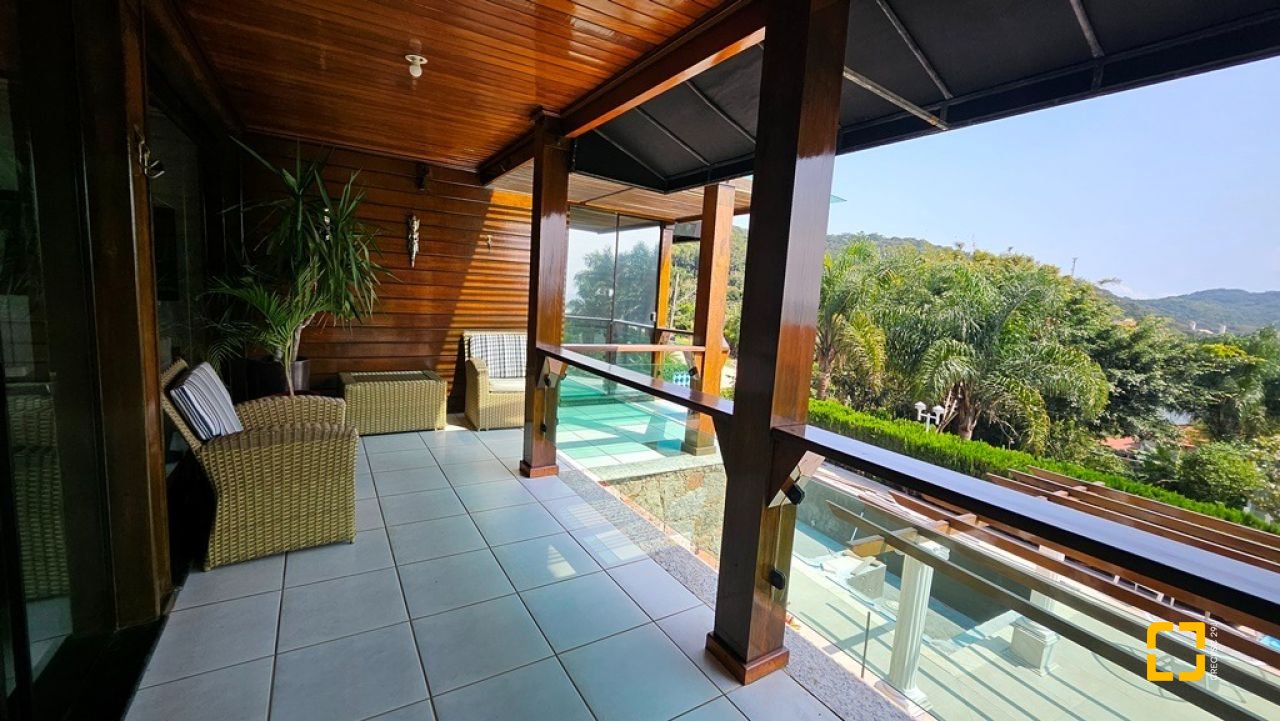 Casa com 450m², 4 quartos (sendo 4 suítes), 8 garagens, no bairro Praia Brava em Florianópolis