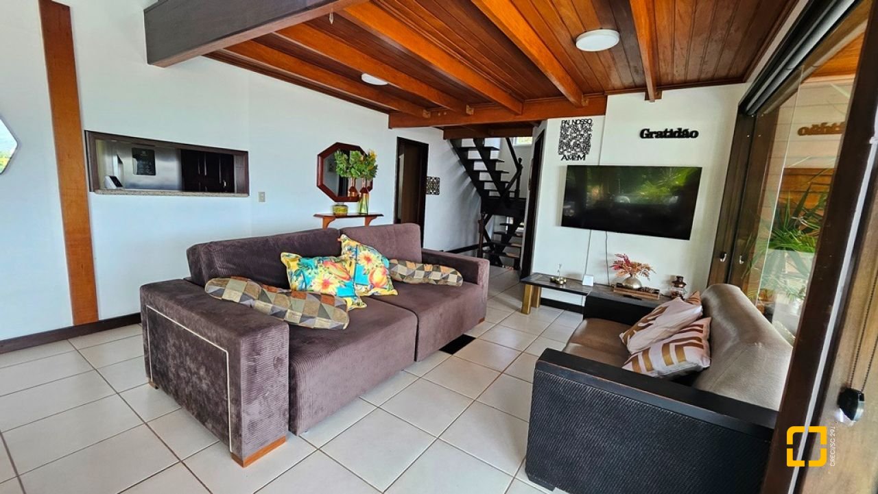 Casa com 450m², 4 quartos (sendo 4 suítes), 8 garagens, no bairro Praia Brava em Florianópolis