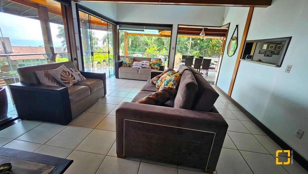 Casa com 450m², 4 quartos (sendo 4 suítes), 8 garagens, no bairro Praia Brava em Florianópolis