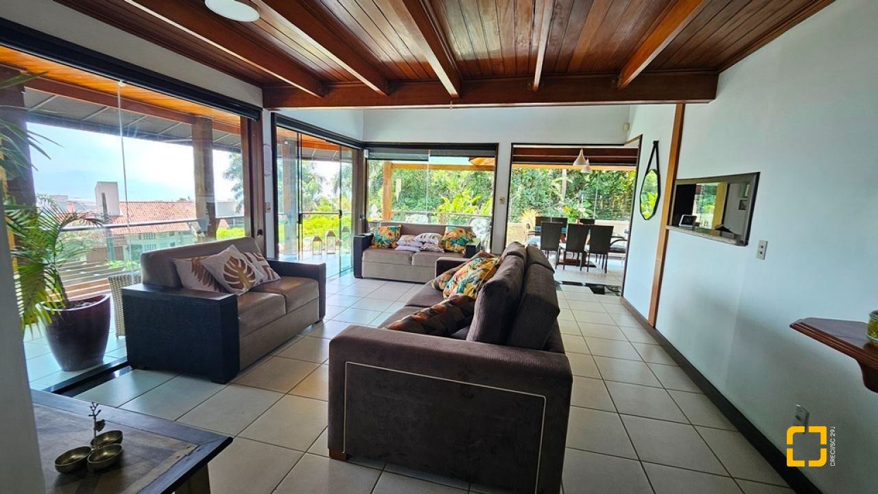 Casa com 450m², 4 quartos (sendo 4 suítes), 8 garagens, no bairro Praia Brava em Florianópolis